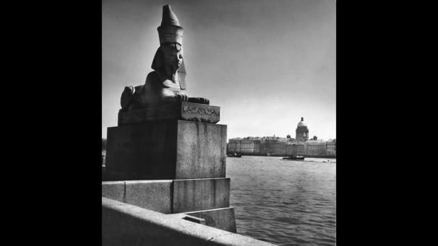 Along the Embankments of the River Neva - 1940's смотреть онлайн