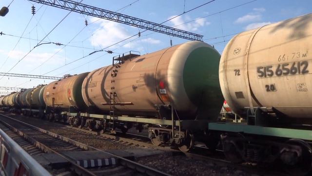 Электровозы ВЛ80С-1277 и ВЛ80Т-1174 с грузовыми поездами