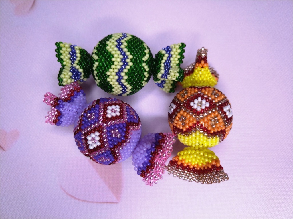 Мастер-класс "Конфетка из бисера". Мозаичное плетение. Часть 2/3. смотреть онлайн