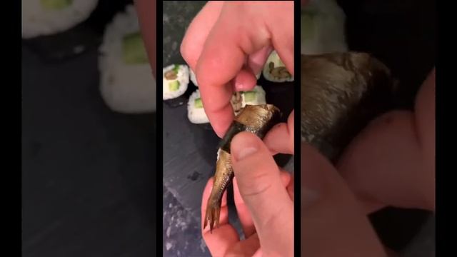 НОВОГОДНИЕ РОЛЛЫ И СУШИ ТОП ? ПРИДУМАЙ НАЗВАНИЕ ? #роллы #sushi #суши #самсебесушист смотреть онлайн