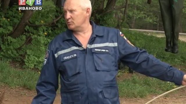 Водолазы обследовали дно Харинки смотреть онлайн