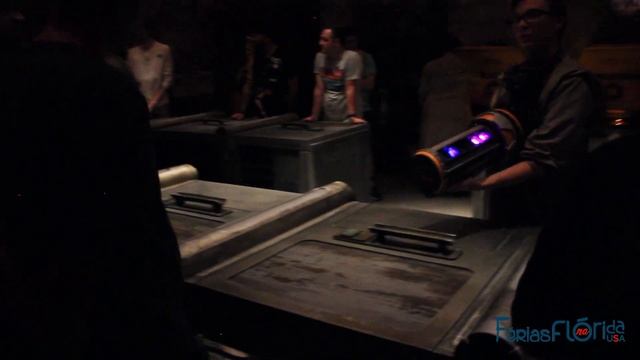 Construção Sabre de Luz - Disney Star Wars Galaxy´s Edge - Orlando Disneyland -Savi´s Workshop смотреть онлайн