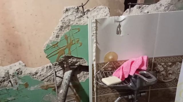 Особенности демонтажа сантехкабины, посмотри это видео, прежде чем начинать ломать стены. смотреть онлайн