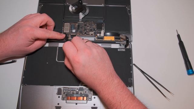 12 Inch Retina MacBook Take Apart and Repair смотреть онлайн