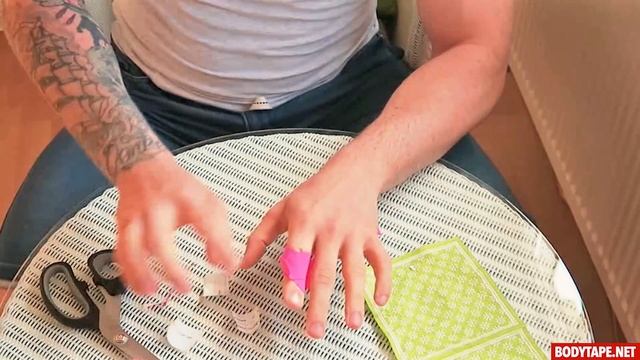 Fingerkapsel Tapen - Kinesiologie Tape Anleitung zum Tapen eines Fingers - Finger selbst tapen смотреть онлайн