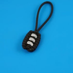 Брелок из паракорда Trilobite с шестигранными гайками#shorts #