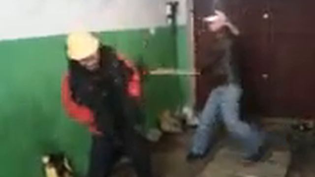 (Нарва) На что способна строительная каска.. смотреть онлайн