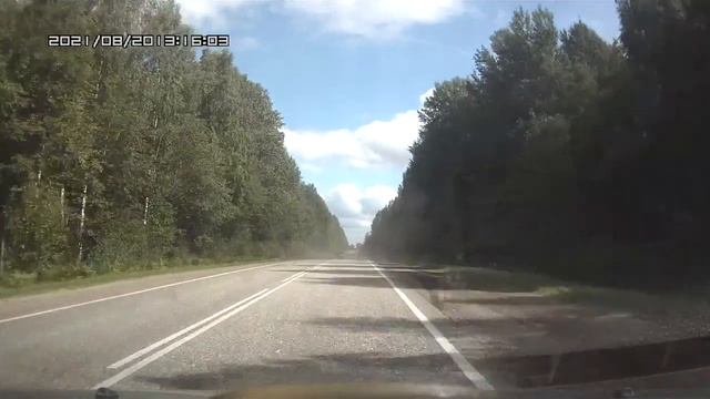 Кроссовер Volvo с прицепом размотало смотреть онлайн