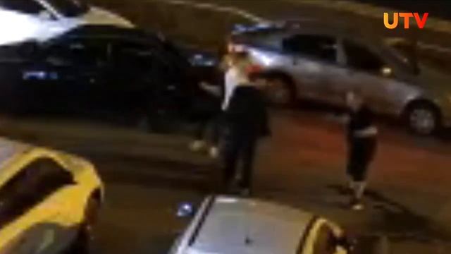В Уфе молодые люди устроили уличные «разборки» посреди ночи смотреть онлайн