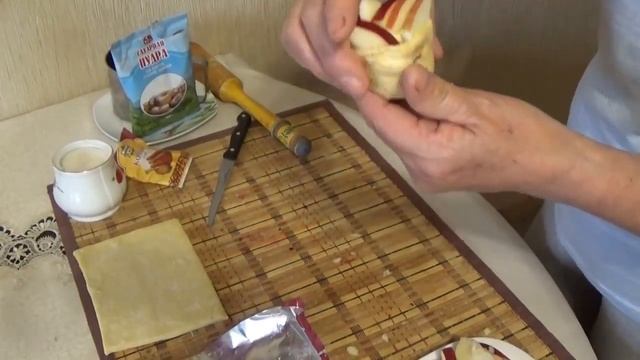 Яблочные пирожные из слоеного теста - розочки смотреть онлайн