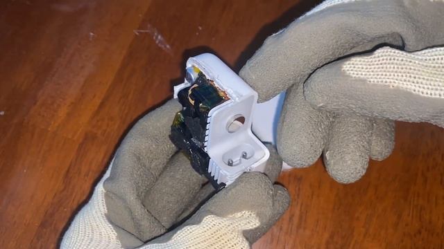 To repair Apple 30w USB-C power adapter, opening the enclosure смотреть онлайн