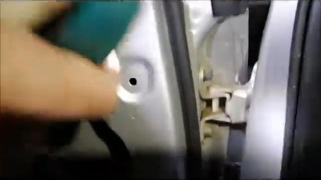 Рио. Вмятина на ребре. Ремонт без покраски и без снятия двери. смотреть онлайн