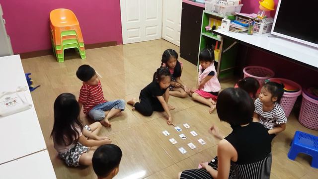 How to teach children English: Memory Game-Story telling смотреть онлайн