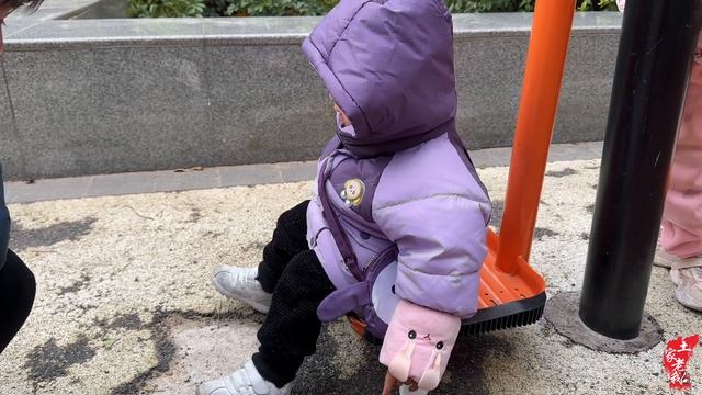 女儿这个坏习惯，小胖胖忍不住说了阿姨，她却反而觉得是孩子聪明 смотреть онлайн