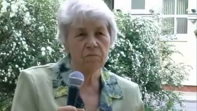 "Мне всего лишь 79... и у меня выросли новые зубы..." смотреть онлайн