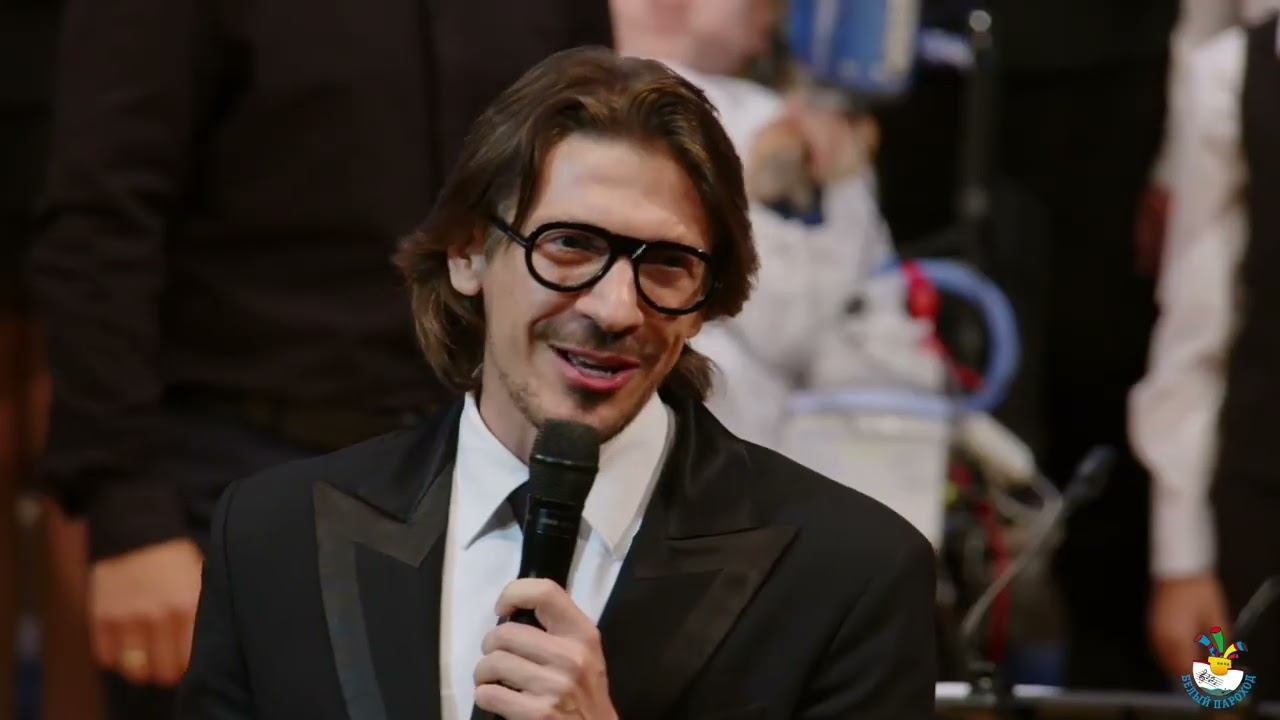 Гала-концерт фестиваля «Белый Пароход» 2022: песня «Слишком честно» смотреть онлайн