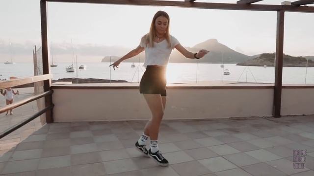 Классный танец девушки ! Танцуют все. Донна Самэр. смотреть онлайн