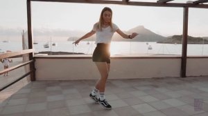 Классный танец девушки ! Танцуют все. Донна Самэр.