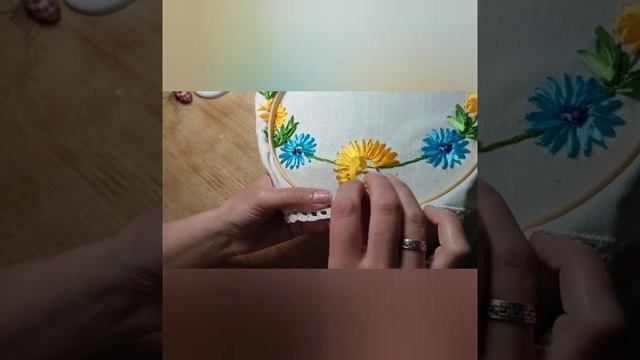 Вишивка стрічками. Великодній рушничок. Відео-урок № 2 «Вишивка рушничка стрічками» смотреть онлайн