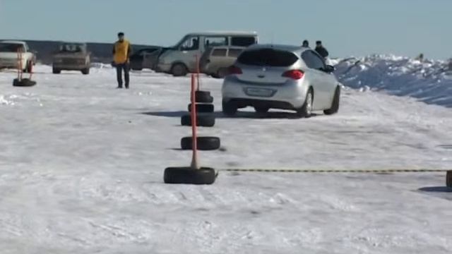 В Кузнецке стартовали соревнования 'Автоледи - 2013' Март 2013 год. смотреть онлайн