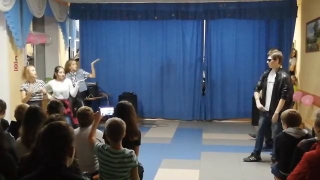 Танец на осенний бал!!Стиль90-х!флешмоб!! смотреть онлайн