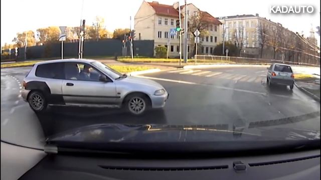 Калининградский дрифт на круге Советского пр-та. 28.10.18 смотреть онлайн