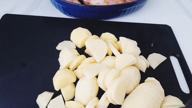 chicken thighs and potatoes in the oven смотреть онлайн