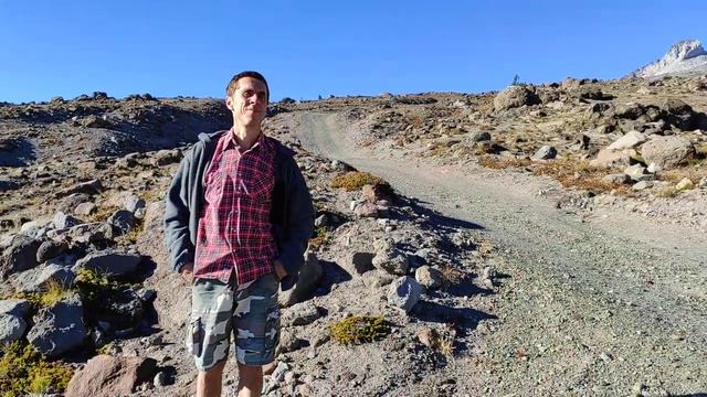 завтра мне 55,а сегодня мы гуляем у подножия вулкана Mount Hood смотреть онлайн