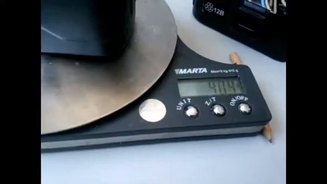 Сравнение веса аккумуляторного блока с Ni-Cd и Li-Ion аккумуляторами. Емкость возросла в 3 раза смотреть онлайн