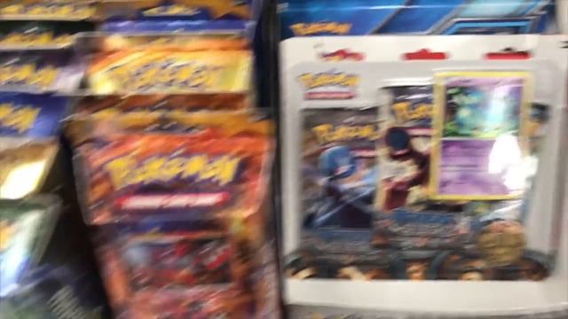 TRYING A POKEMON CARD ARCADE MACHINE in the Movie Theater!! + Sun and Moon Pokehunt!! смотреть онлайн