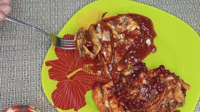 КИЛЬКА В ТОМАТЕ в автоклаве смотреть онлайн