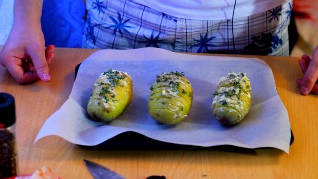 Запеченный картофель с тимьяном и беконом смотреть онлайн