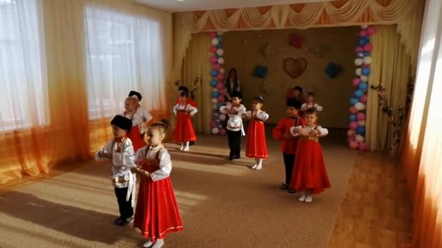 Танец "Едут по берлину казаки" смотреть онлайн