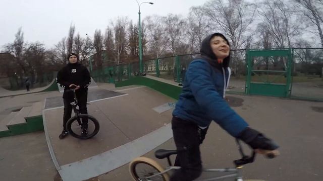GAME OF BIKE/ДОСТАЛ КОЛЕНОМ ВЫНОС BSD STACKED/КАТАЕМ НА BMX В СКЕЙТПАРКЕ/ЗАКАЗЫВАЕМ БМХ ТРЮКИ смотреть онлайн