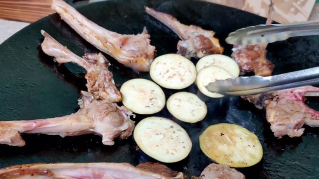 БАРАНЬЯ КОРЕЙКА с ОВОЩАМИ на САДЖЕ смотреть онлайн