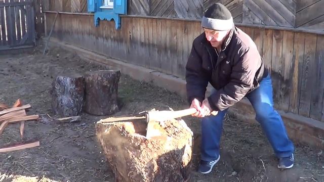 Как просто колоть дрова топором на мелкие полешки, крученные чурки смотреть онлайн