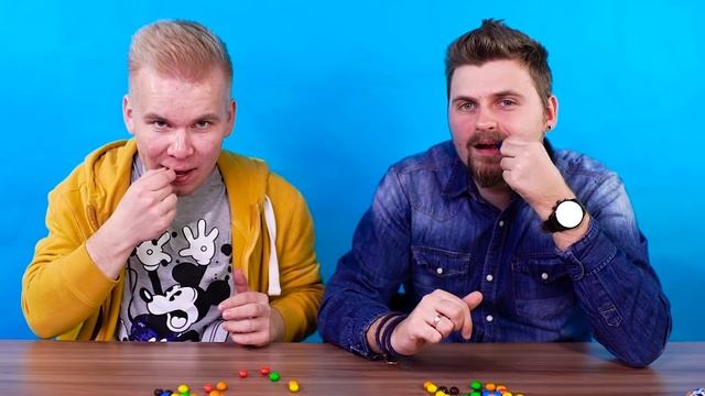 ПРОБУЕМ НОВЫЙ M&M's CRISPY! feat Антон Лав смотреть онлайн