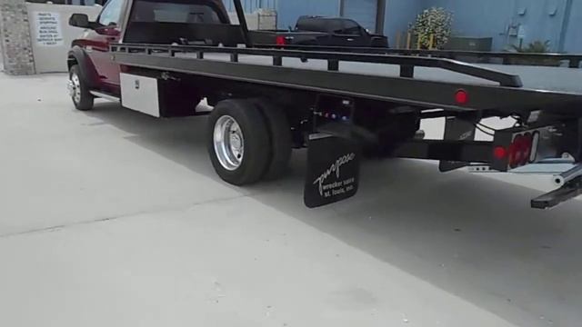 2014 Dodge 5500 with Vulcan 19.5ft Steel Bed смотреть онлайн