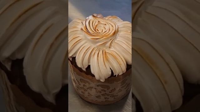 оригинальное украшение кулича с помощью огня и маршмеллоу смотреть онлайн