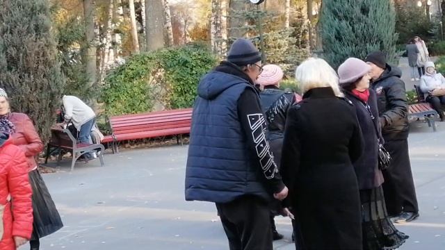 Цветёт в садах сирень Танцы в парке Горького Харьков Октябрь 2021 смотреть онлайн