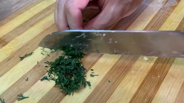 Вкуснейший салат на Новый год 2022 | Оливье с лососем и красной икрой смотреть онлайн