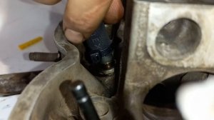 Установка маслосъёмных колпачков Daewoo matiz без повреждения.