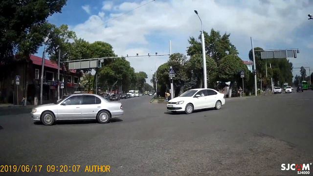 г.Алматы ул.Шолохова Ну очень наглый инвалид 🤬 смотреть онлайн