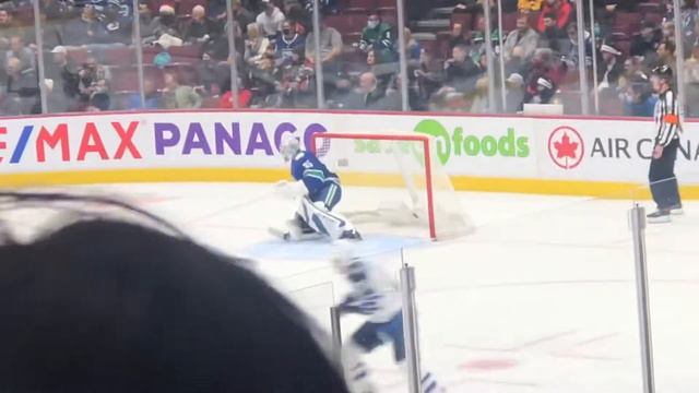 Thatcher Demko in action during the Jets @ Canucks hockey game смотреть онлайн