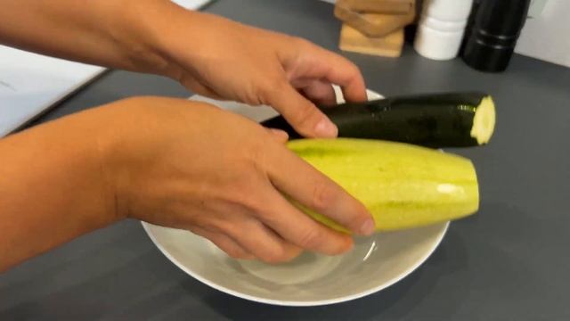 ТОПОВЫЙ обед из КАБАЧКОВ и ЦУКИНИ! Все соседи просят рецепт! смотреть онлайн