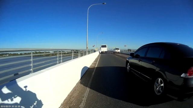 Crossing the Friendship Bridge - Nong Khai to Vientiane смотреть онлайн