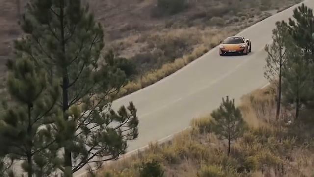 2016 McLaren 570S Coupe vs 2016 Mercedes AMG GT S смотреть онлайн