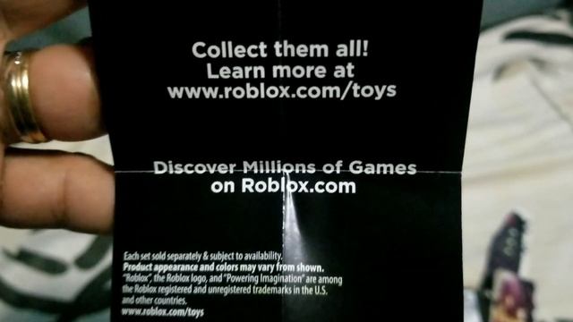 ROBLOX Collectible toys with FREE VIRTUAL ITEM | HOW TO REDEEM смотреть онлайн