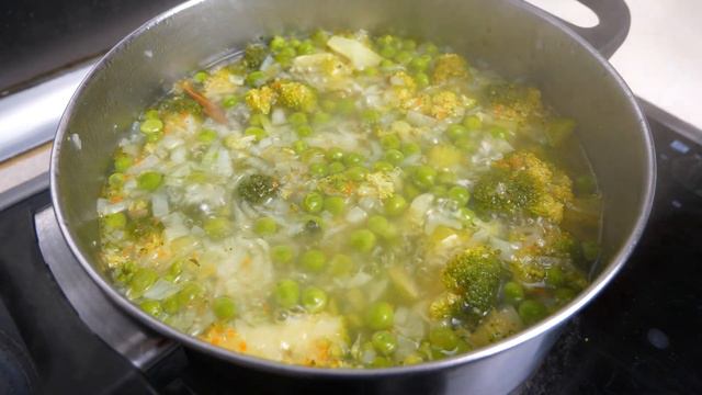 Brokkolisuppe mit Sellerie. Zarter Geschmack und Aroma! смотреть онлайн