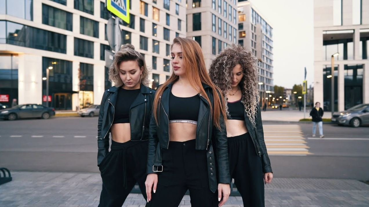 SQWOZ BAB feat. The First Station - АУФ ТАНЕЦ - Полина Дубкова смотреть онлайн
